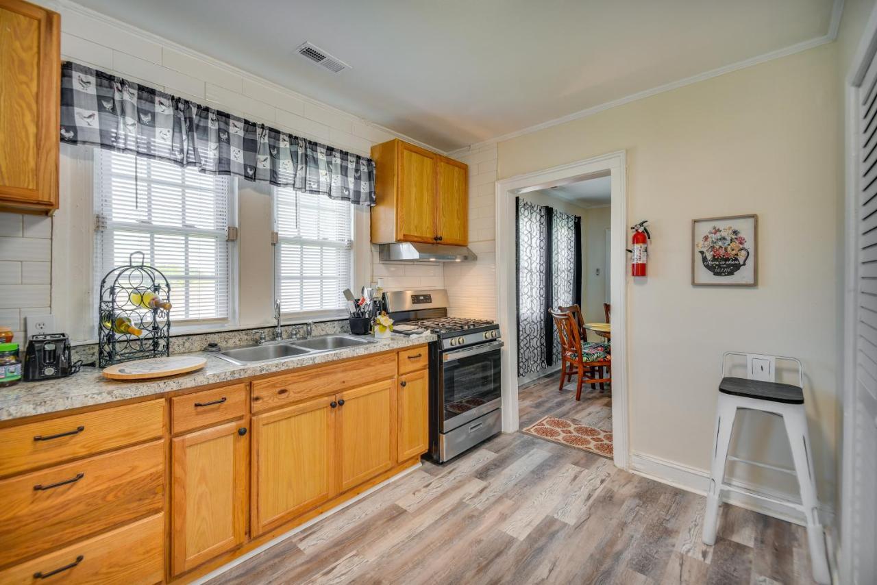המפטון Charming Newport News Cottage Less Than 1 Mi To Ocean! מראה חיצוני תמונה