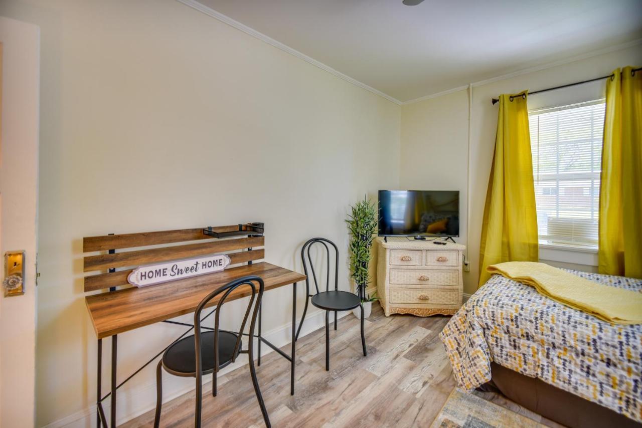 המפטון Charming Newport News Cottage Less Than 1 Mi To Ocean! מראה חיצוני תמונה